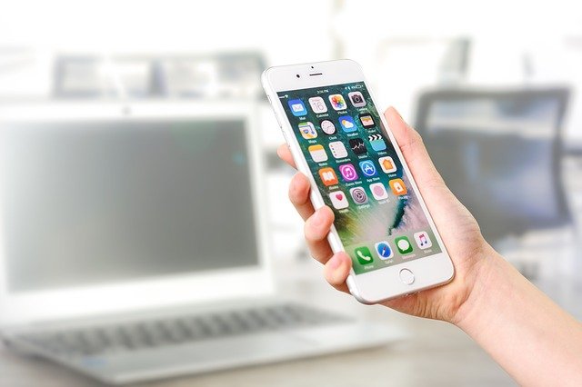 kompaktowy smartfon